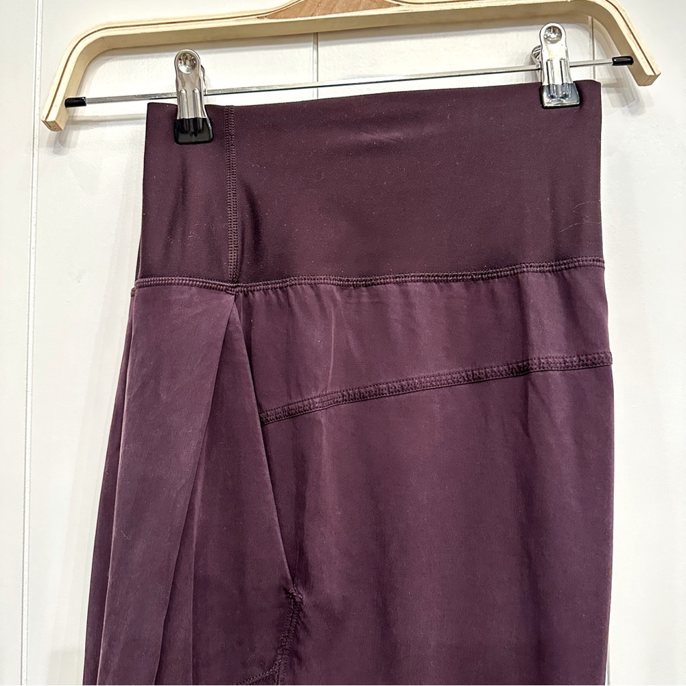 *rare* LULULEMON Tranquil Crop in Black Cherry — Wide Leg — Ankle — 6 - Picture 5 of 7